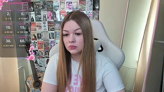 AmeliePeach online show from May 4, 6:20 am