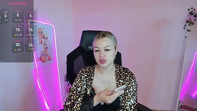 AmeliePeach online show from June 19, 1:43 am