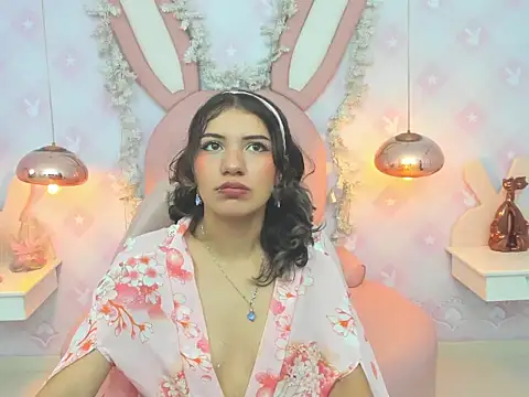 Snapshot of Miia_Desire chatting on April 14, 4:18 am Miia Desire online show from April 14, 4:18 am