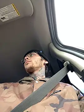 Snapshot of trunorthheavy chatting on April 4, 10:07 pm trunorthheavy online show from April 4, 10:07 pm