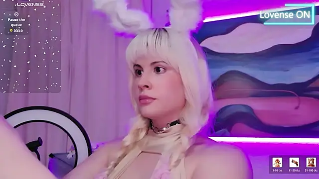 ItsAuroraBorealis online show from April 27, 5:05 am