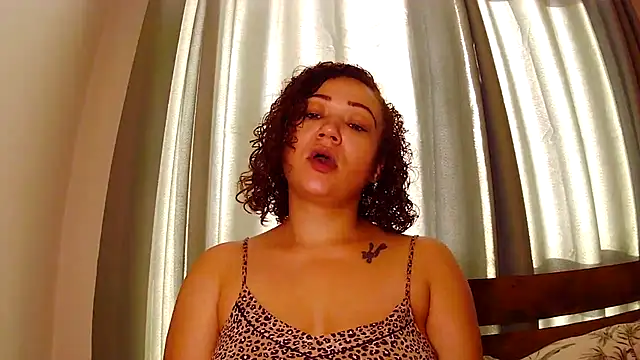 Snapshot of Theone_T chatting on June 24, 6:56 am Theone T online show from June 24, 6:56 am