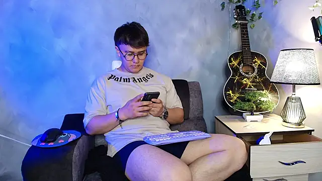 Snapshot of owen_xxx chatting on April 5, 4:20 am owen xxx online show from April 5, 4:20 am