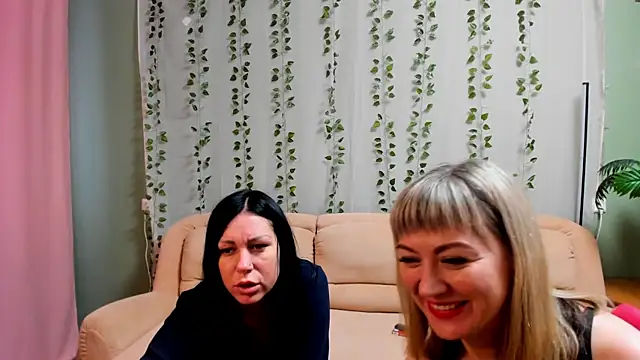 JulieLuna online show from April 9, 4:23 am