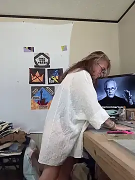 Blondejenn online show from April 10, 3:39 pm