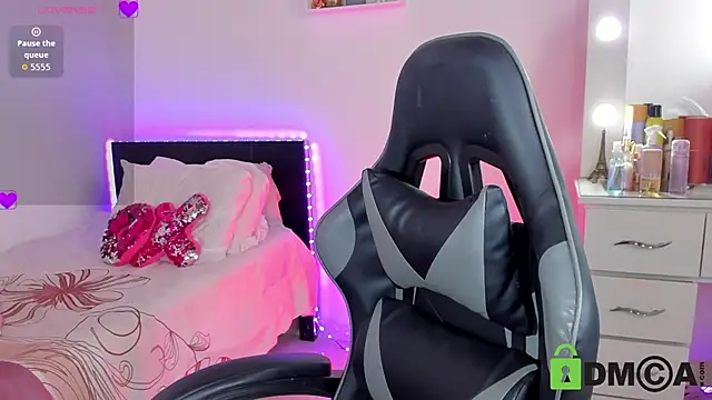 esmeralda le online show from May 19, 8:26 pm