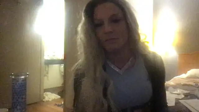 Snapshot of GypsiiCornel chatting on April 12, 10:31 am GypsiiCornel online show from April 12, 10:31 am