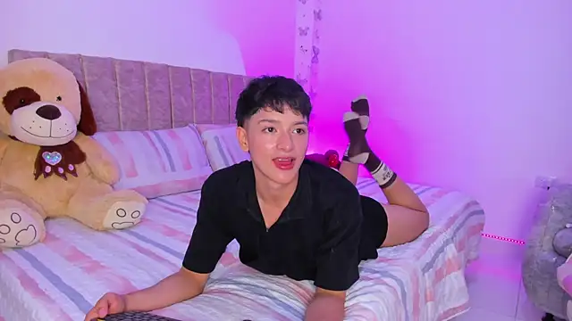 Snapshot of SaNti_ll chatting on April 7, 2:56 am SaNti ll online show from April 7, 2:56 am