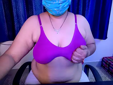 Snapshot of charu-baby chatting on April 10, 5:56 am charu-baby online show from April 10, 5:56 am