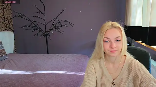 SonnySofia online show from May 4, 5:47 am