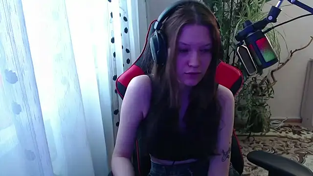 PunyKnee online show from April 28, 1:05 pm