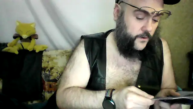 BriTheTopBear online show from May 14, 9:54 pm