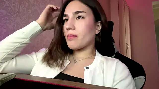 Mary Nitherson online show from April 11, 10:30 am