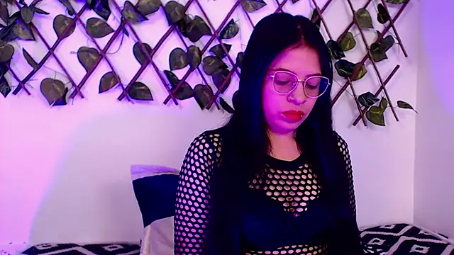 Snapshot of katiagp chatting on April 9, 11:48 am katiagp online show from April 9, 11:48 am