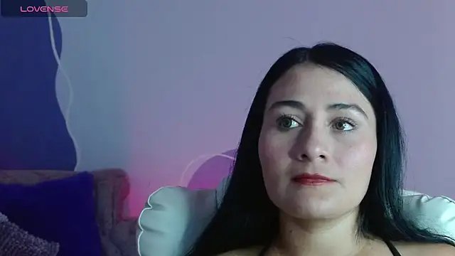 Snapshot of emilylondon_22 chatting on April 8, 1:22 pm emilylondon 22 online show from April 8, 1:22 pm