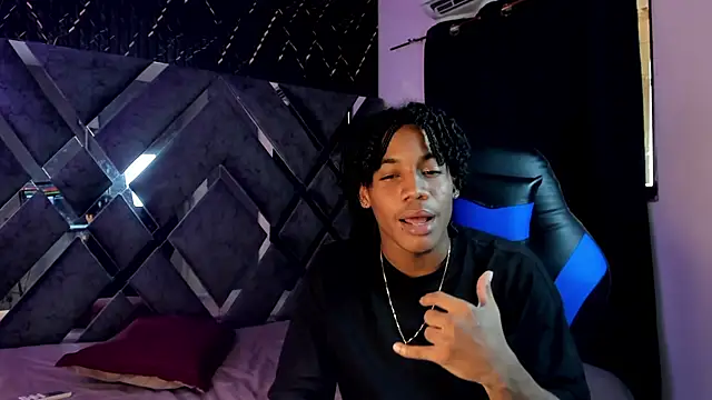 Snapshot of axel_silva4 chatting on April 30, 7:42 pm axel silva4 online show from April 30, 7:42 pm