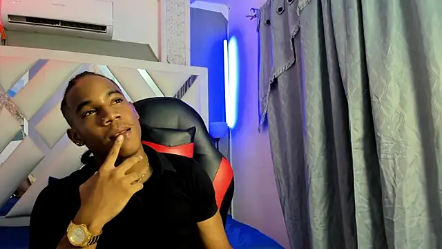 Snapshot of axel_silva4 chatting on May 5, 7:33 pm axel silva4 online show from May 5, 7:33 pm
