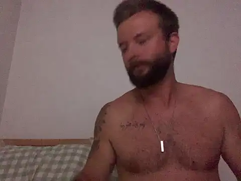 Snapshot of boredomgotus chatting on April 11, 5:28 pm boredomgotus online show from April 11, 5:28 pm