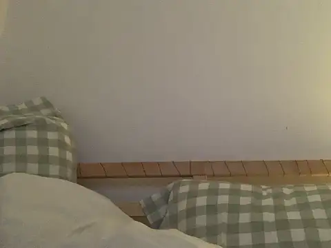 Snapshot of boredomgotus chatting on April 12, 12:21 pm boredomgotus online show from April 12, 12:21 pm