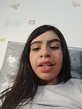 Snapshot of Solange_686 chatting on July 5, 4:41 am Solange 686 online show from July 5, 4:41 am