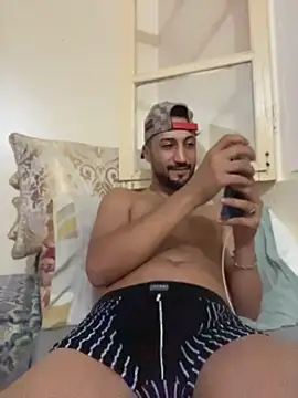 Snapshot of legende59 chatting on June 18, 10:36 pm legende59 online show from June 18, 10:36 pm