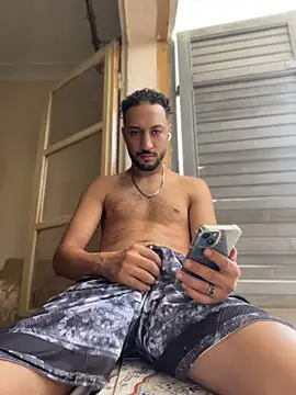 Snapshot of legende59 chatting on June 28, 12:44 pm legende59 online show from June 28, 12:44 pm