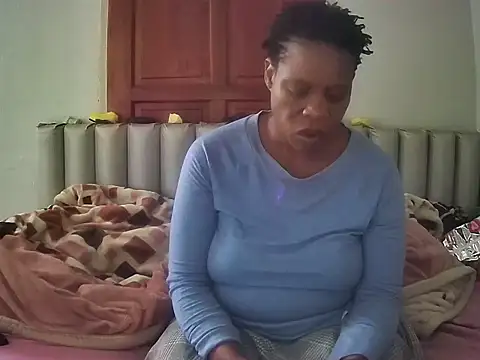 JoyceQueen7 online show from April 8, 2:06 pm