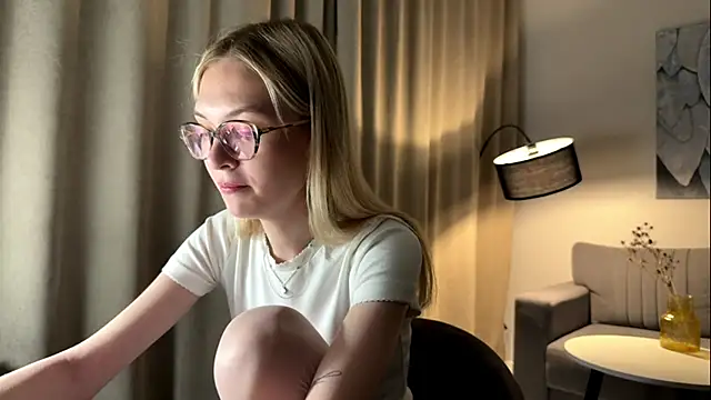 EvelineMolima online show from April 8, 7:03 pm