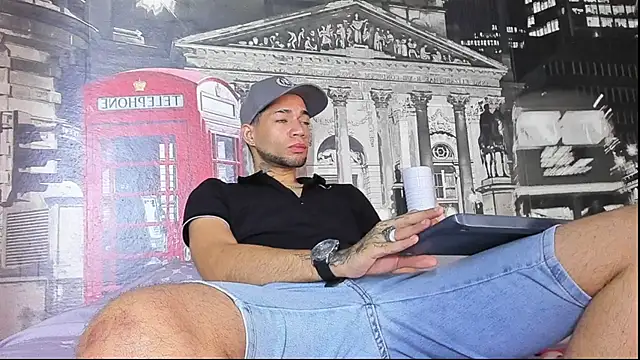 Snapshot of Daniel_huge22 chatting on April 10, 1:38 pm Daniel huge22 online show from April 10, 1:38 pm