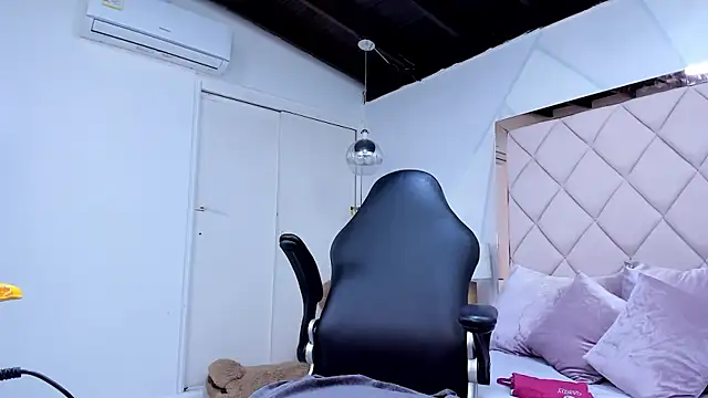 lia damasco online show from June 16, 2:36 am