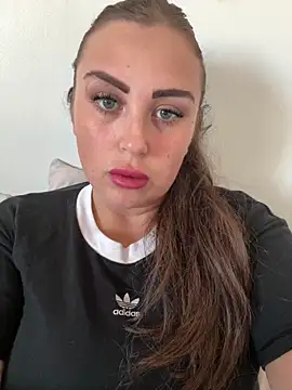 Snapshot of Shelly123Barrel chatting on April 8, 11:32 am Shelly123Barrel online show from April 8, 11:32 am