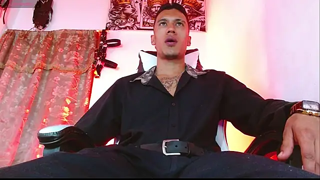 DARK BLACK 0 online show from May 22, 1:13 am