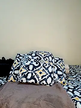 Snapshot of EbonySexySlimxxx chatting on June 16, 1:47 pm EbonySexySlimxxx online show from June 16, 1:47 pm