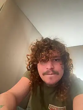 Snapshot of Bbyboybttm chatting on April 11, 10:08 am Bbyboybttm online show from April 11, 10:08 am