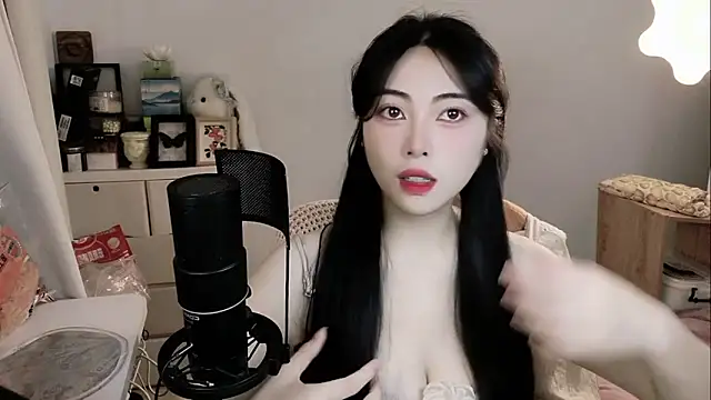 emberr- online show from April 15, 10:00 am