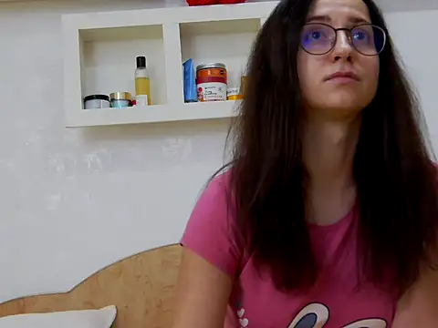 Snapshot of KarolDolly05 chatting on April 11, 2:54 pm KarolDolly05 online show from April 11, 2:54 pm