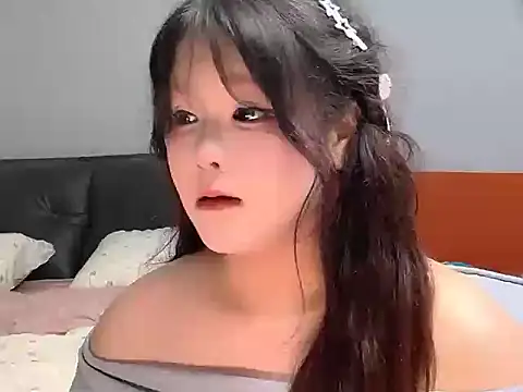 Snapshot of MiaDaily chatting on April 8, 11:10 am MiaDaily online show from April 8, 11:10 am