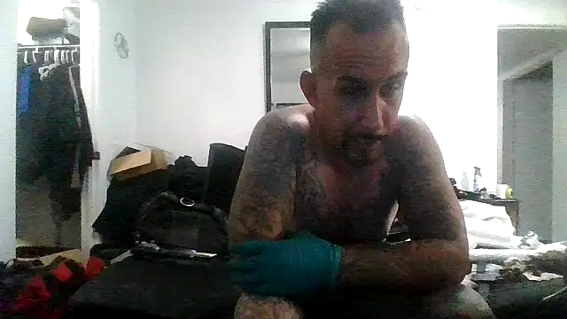 Snapshot of tenser59 chatting on April 12, 7:57 am tenser59 online show from April 12, 7:57 am