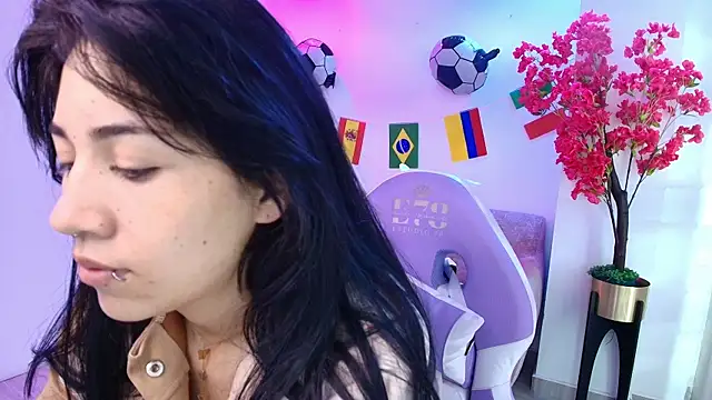 Rainy doll online show from July 16, 12:00 pm