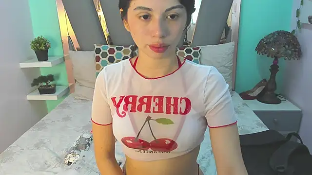 Sophie Copers online show from June 6, 8:02 pm