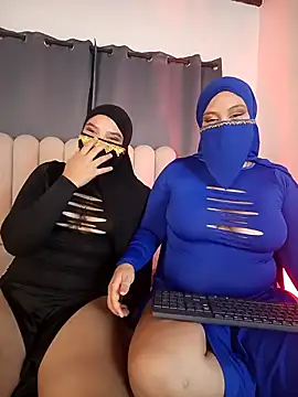 Snapshot of aziza_dalila02 chatting on April 9, 3:17 am aziza dalila02 online show from April 9, 3:17 am