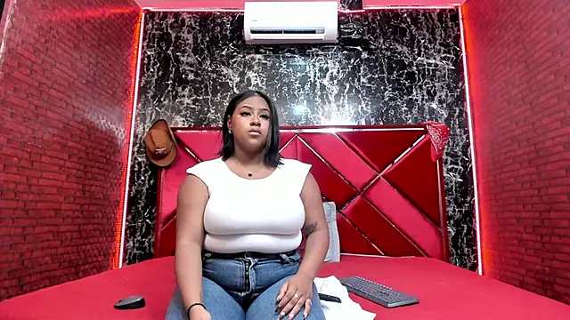 Luu Adams online show from May 10, 7:19 pm