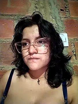 Snapshot of sienna_elara chatting on April 8, 10:48 am sienna elara online show from April 8, 10:48 am