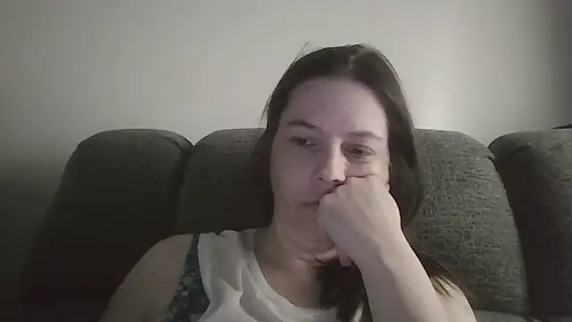 lily1982 online show from April 26, 4:37 pm