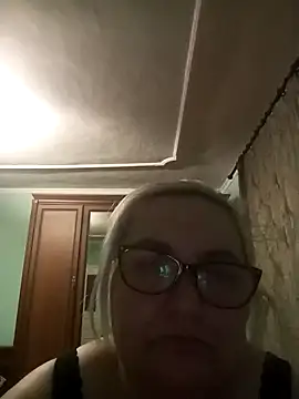 AureliaSky598 online show from May 5, 7:33 pm