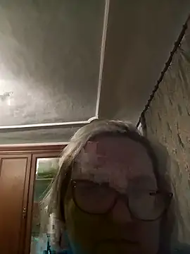AureliaSky598 online show from May 19, 5:52 pm