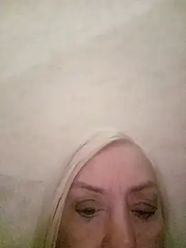 Snapshot of Julia20X chatting on April 11, 7:40 pm Julia20X online show from April 11, 7:40 pm