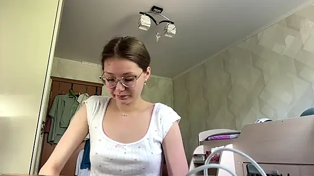 UncaringArtery online show from June 28, 6:08 am