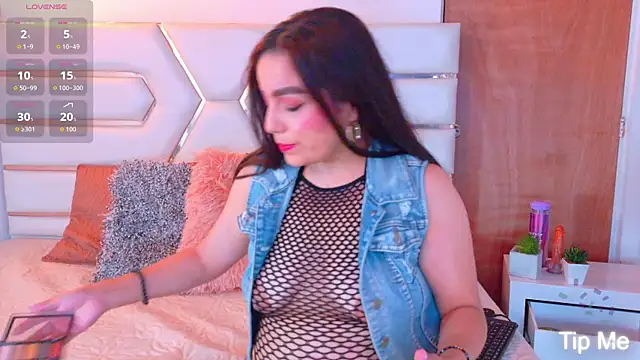 miiaa collins  online show from May 25, 11:16 am