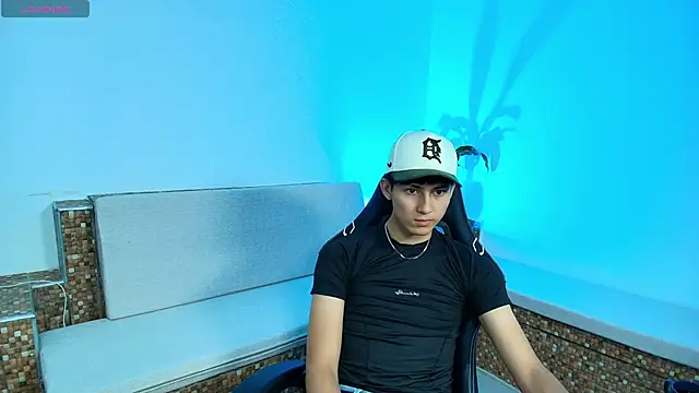 Snapshot of Valentino_Rey chatting on April 13, 11:59 am Valentino Rey online show from April 13, 11:59 am